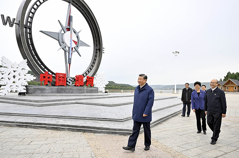 9月6日至8日，中共中央总书记、国家主席、中央军委主席习近平在黑龙江考察。这是6日下战书，习近平在大兴安岭地区漠河市北极村考察。